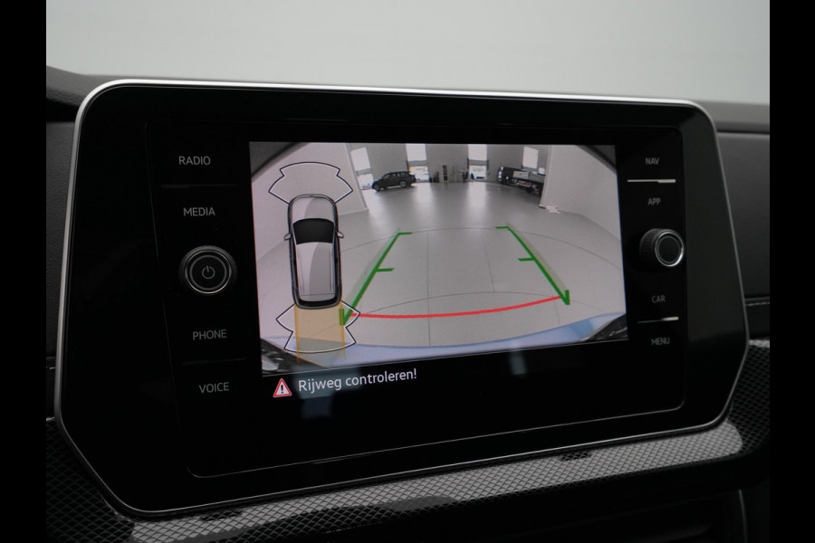 Volkswagen T-Cross Volkswagen R-Line | 'App-Connect' draadloze smartphone integratie | Achterlichten LED | Afstandscontrolesysteem (Front Assist)