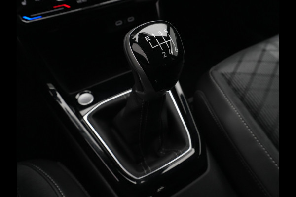 Volkswagen T-Cross Volkswagen R-Line | 'App-Connect' draadloze smartphone integratie | Achterlichten LED | Afstandscontrolesysteem (Front Assist)