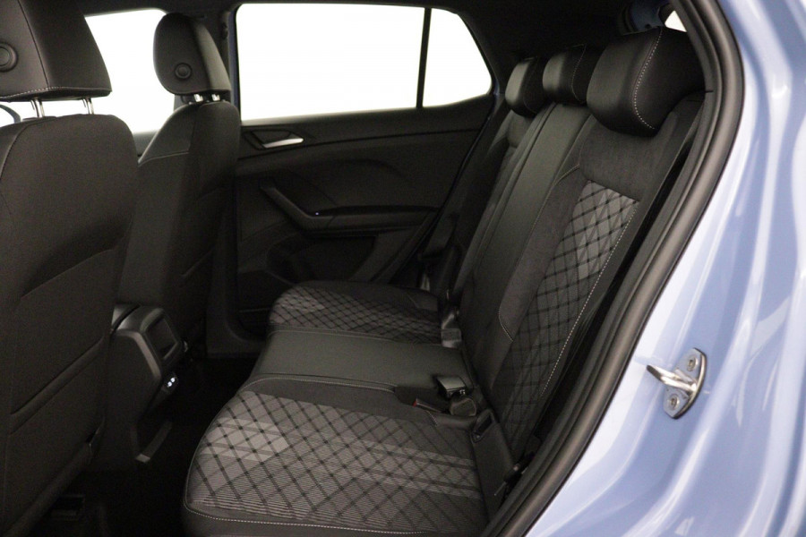 Volkswagen T-Cross Volkswagen R-Line | 'App-Connect' draadloze smartphone integratie | Achterlichten LED | Afstandscontrolesysteem (Front Assist)