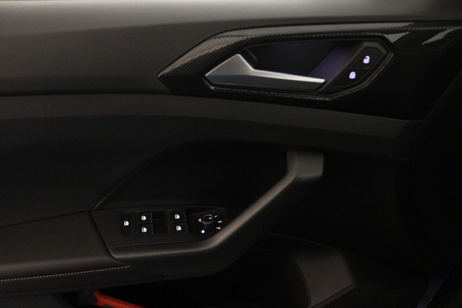Volkswagen T-Cross Volkswagen R-Line | 'App-Connect' draadloze smartphone integratie | Achterlichten LED | Afstandscontrolesysteem (Front Assist)