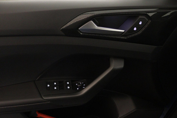 Volkswagen T-Cross Volkswagen R-Line | 'App-Connect' draadloze smartphone integratie | Achterlichten LED | Afstandscontrolesysteem (Front Assist)