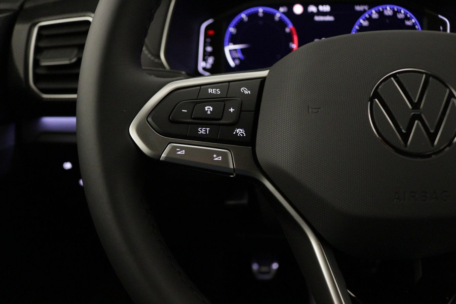 Volkswagen T-Cross Volkswagen R-Line | 'App-Connect' draadloze smartphone integratie | Achterlichten LED | Afstandscontrolesysteem (Front Assist)