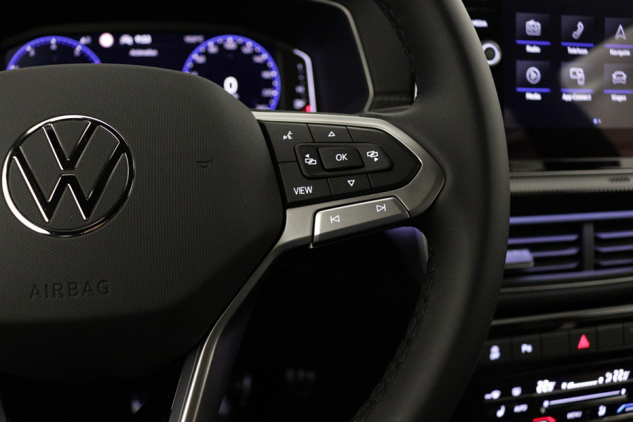 Volkswagen T-Cross Volkswagen R-Line | 'App-Connect' draadloze smartphone integratie | Achterlichten LED | Afstandscontrolesysteem (Front Assist)