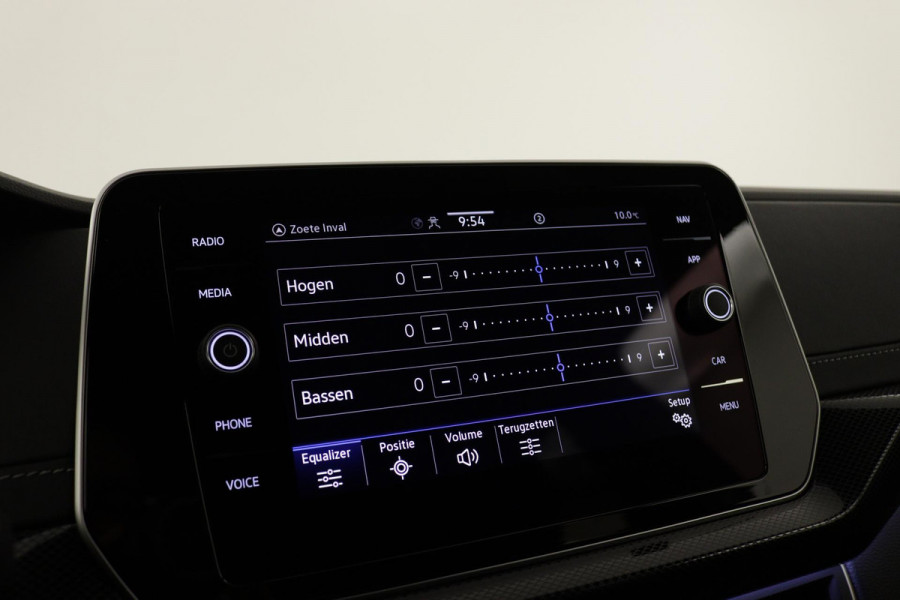 Volkswagen T-Cross Volkswagen R-Line | 'App-Connect' draadloze smartphone integratie | Achterlichten LED | Afstandscontrolesysteem (Front Assist)