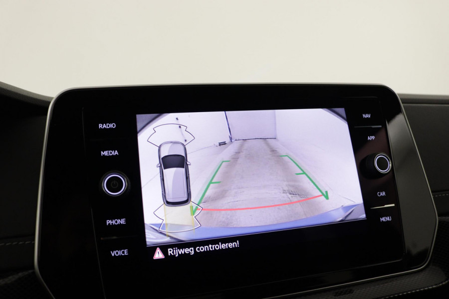 Volkswagen T-Cross Volkswagen R-Line | 'App-Connect' draadloze smartphone integratie | Achterlichten LED | Afstandscontrolesysteem (Front Assist)