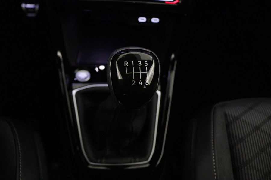 Volkswagen T-Cross Volkswagen R-Line | 'App-Connect' draadloze smartphone integratie | Achterlichten LED | Afstandscontrolesysteem (Front Assist)