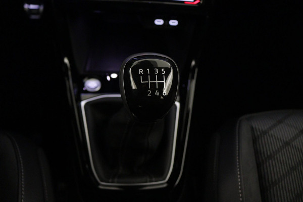 Volkswagen T-Cross Volkswagen R-Line | 'App-Connect' draadloze smartphone integratie | Achterlichten LED | Afstandscontrolesysteem (Front Assist)