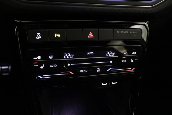 Volkswagen T-Cross Volkswagen R-Line | 'App-Connect' draadloze smartphone integratie | Achterlichten LED | Afstandscontrolesysteem (Front Assist)