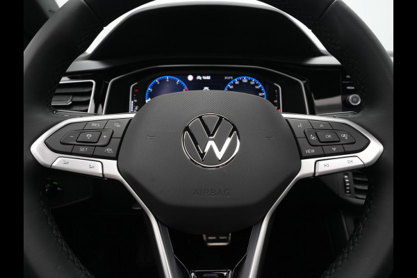 Volkswagen Polo 1.0 TSI 95 7DSG R-Line | 'App-Connect' draadloze smartphone integratie | Achterlichten LED, luxe uitgevoerd incl. dynamische knipperlichten | Afstandscontrolesysteem (Front Assist)
