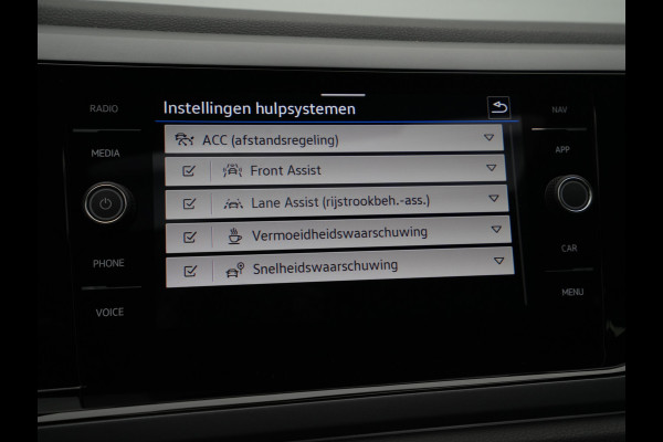 Volkswagen Polo 1.0 TSI 95 7DSG R-Line | 'App-Connect' draadloze smartphone integratie | Achterlichten LED, luxe uitgevoerd incl. dynamische knipperlichten | Afstandscontrolesysteem (Front Assist)