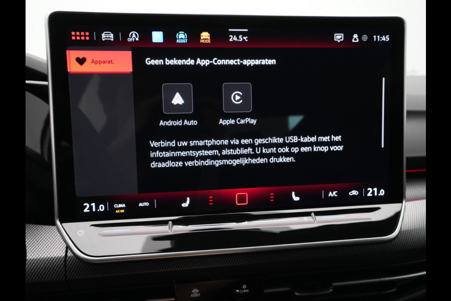 Volkswagen Golf 1.5 eTSI 116 7DSG R-Line Edition | 'App-Connect' draadloze smartphone integratie | Achterbank in ongelijke delen neerklapbaar incl. middenarmsteun en doorlaadmogelijkheid | Afstandscontrolesysteem (Front Assist)