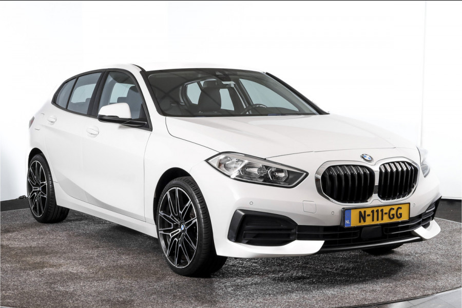 BMW 1-serie 118i 140 PK Corporate High Executive | Cruise | PDC | NAV+ Apple Car Play | EEC | LM 19" |