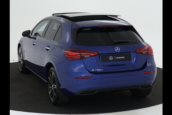 Mercedes-Benz A-Klasse 250 e Star Edition Luxury Line LIMITED | Nightpakket | Parkeerpakket met achteruitrijcamera | KEYLESS GO | Draadloos oplaadsysteem voor Smartphone | Extra USB-poorten | Dodehoekassistent | 	URBAN GUARD vehicle protection |