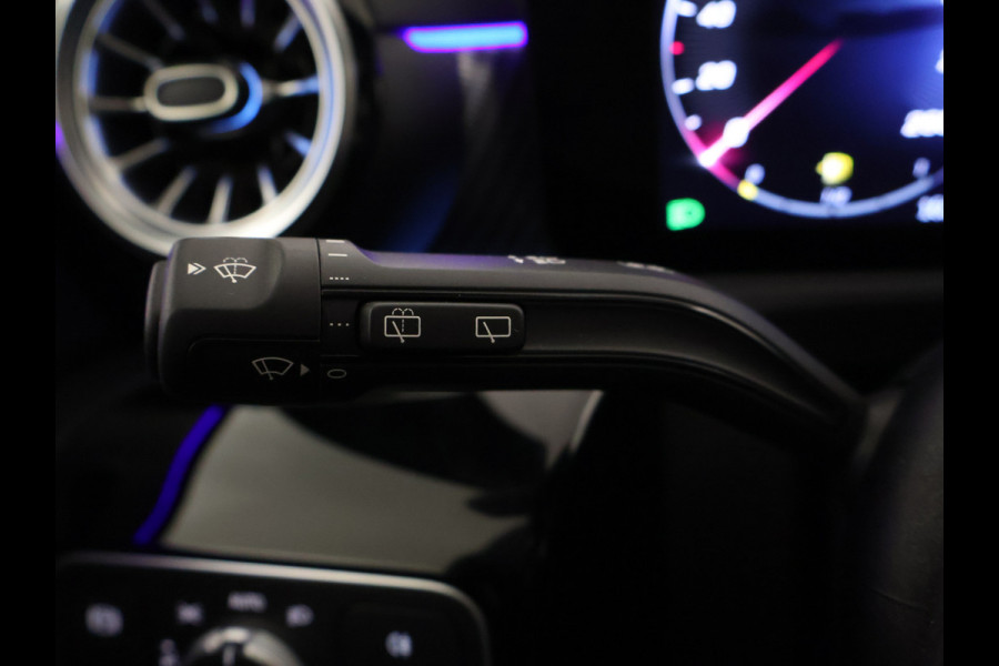 Mercedes-Benz A-Klasse 250 e Star Edition Luxury Line LIMITED | Nightpakket | Parkeerpakket met achteruitrijcamera | KEYLESS GO | Draadloos oplaadsysteem voor Smartphone | Extra USB-poorten | Dodehoekassistent | 	URBAN GUARD vehicle protection |