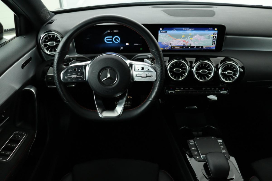 Mercedes-Benz A-Klasse 250e AMG Night | Stoelverwarming | Carplay | Widescreen | Sfeerverlichting | Camera | Leder/Alcantara | Navigatie | Full LED