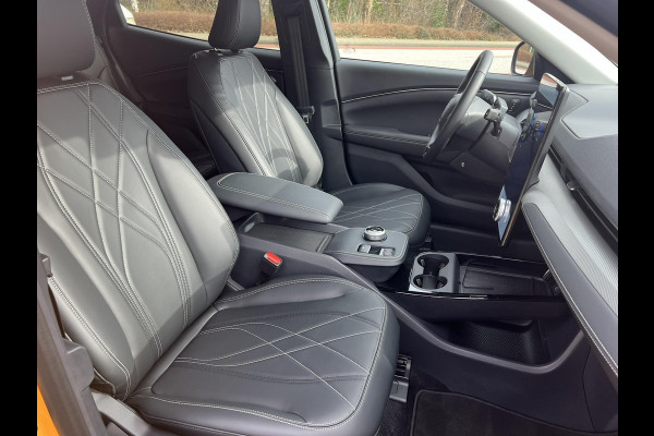 Ford Mustang Mach-E Extended RWD 98 kWh 267pk | Technology Pack | Cyber Orange | DAB + | Bang & Olufsen | Adaptieve cruise control | Lane assist | Incl 9.300,- voordeel!