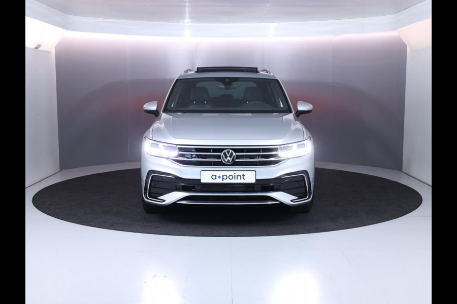 Volkswagen Tiguan 1.5 TSI R-Line Business 150 pk Automaat (DSG) | Private lease vanaf € 791,- pm | Verlengde garantie | Navigatie | Panoramadak | Trekhaak uitklapbaar | Parkeersensoren (Park assist) | Achteruitrijcamera | Stoelverwarming |