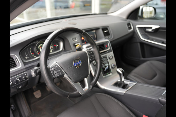 Volvo V60 2.0 T3 Kinetic | Navigatie | Climate Control | Stoelverwarming | Digital Dashboard