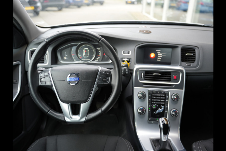 Volvo V60 2.0 T3 Kinetic | Navigatie | Climate Control | Stoelverwarming | Digital Dashboard
