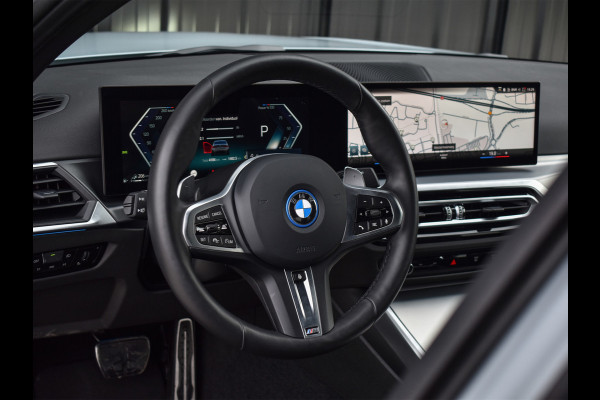 BMW 3-serie 330e xDrive M-SPORT | ELEKTR. VERST. STOELEN | ACTIVE CRUISE CONTROL | HARMAN KARDON | STOEL- EN STUURVERWARMING | AMBIENT VERLI