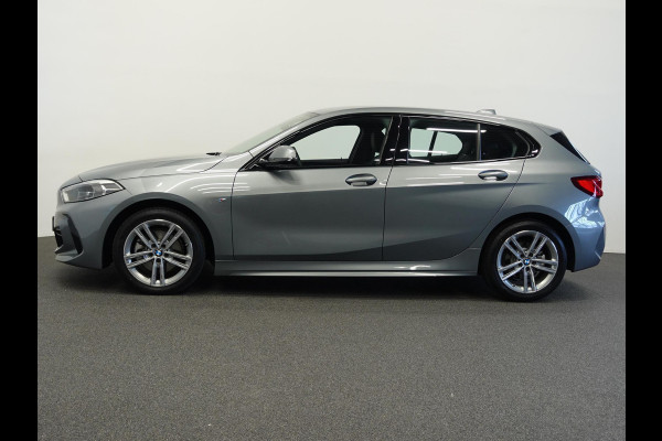 BMW 1-serie 118i M Sport Automaat | Climate control | Stoel verwarming | LED | Sfeer verlichting | Adaptive cruise control | Lichtmetalen velgen | Apple Carplay/ Android auto | Parkeersensoren