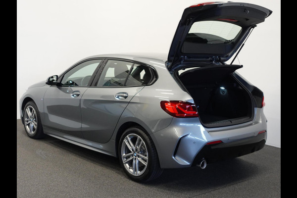 BMW 1-serie 118i M Sport Automaat | Climate control | Stoel verwarming | LED | Sfeer verlichting | Adaptive cruise control | Lichtmetalen velgen | Apple Carplay/ Android auto | Parkeersensoren