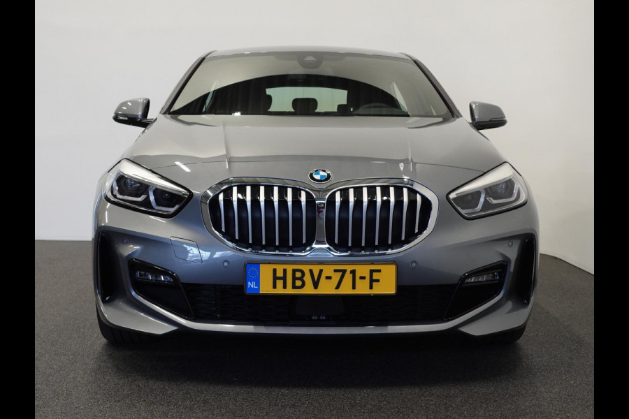 BMW 1-serie 118i M Sport Automaat | Climate control | Stoel verwarming | LED | Sfeer verlichting | Adaptive cruise control | Lichtmetalen velgen | Apple Carplay/ Android auto | Parkeersensoren