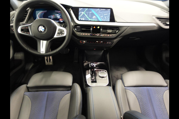 BMW 1-serie 118i M Sport Automaat | Climate control | Stoel verwarming | LED | Sfeer verlichting | Adaptive cruise control | Lichtmetalen velgen | Apple Carplay/ Android auto | Parkeersensoren