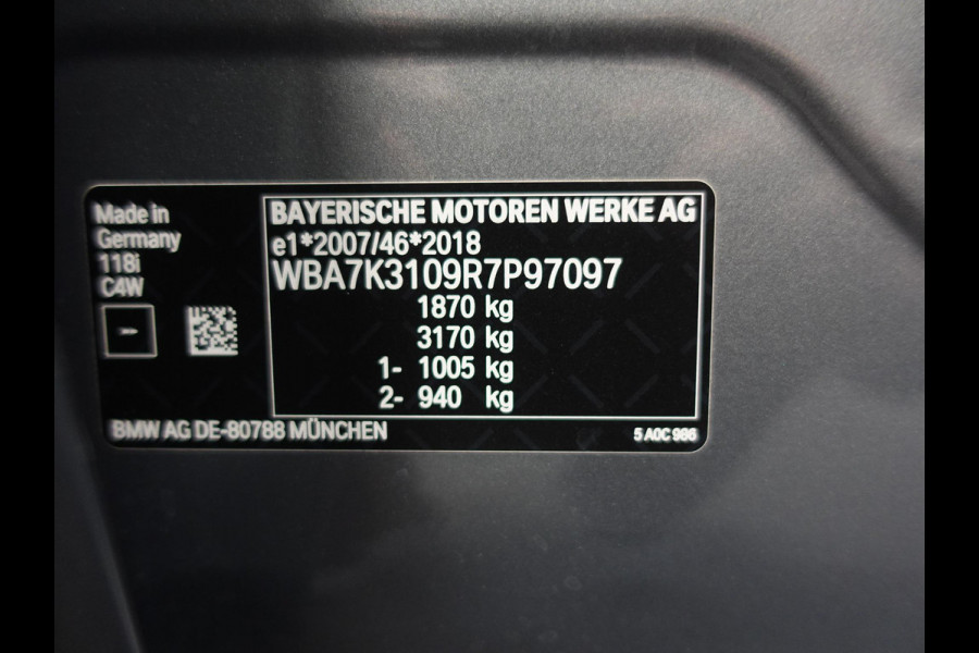 BMW 1-serie 118i M Sport Automaat | Climate control | Stoel verwarming | LED | Sfeer verlichting | Adaptive cruise control | Lichtmetalen velgen | Apple Carplay/ Android auto | Parkeersensoren