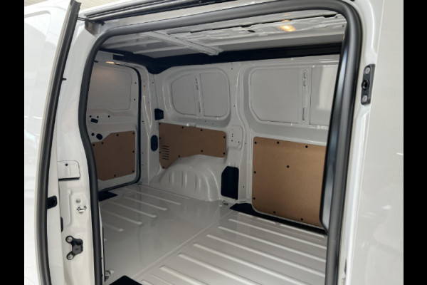 Peugeot Expert L2 145 Pk. AUTOMAAT | 2,9% rente | navigatie incl. Apple Carplay | trekhaak | camera | parkeersensoren voor & achter | dodehoek detectie | rijklaarprijs