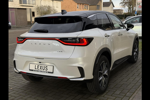 Lexus LBX 1.5 Hybrid Emotion Bi Tone | Tech pack, Leer, Stoel + Stuurverwarming, Parkeersensoren, Dodehoekherkenning, Elektrische achterkl