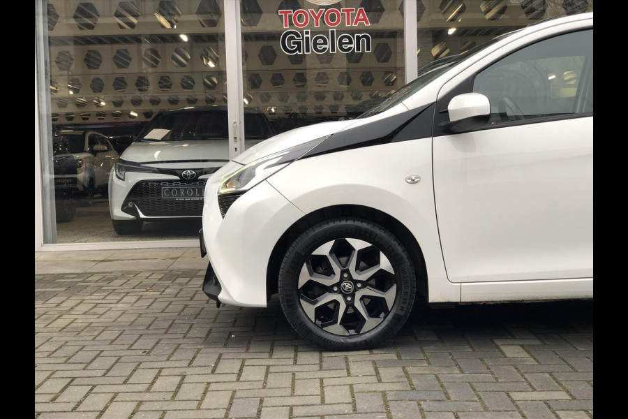 Toyota Aygo 1.0 VVT-i 72pk 5D x-joy | Apple CarPlay/Android Auto, Lichtmetalen velgen, Parkeersensoren, Safety Sense, Camera