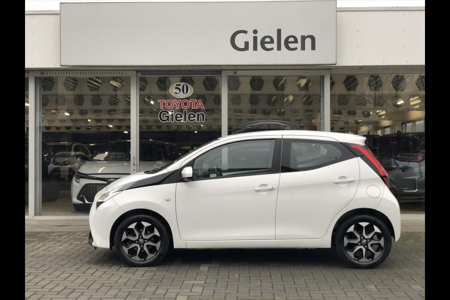 Toyota Aygo 1.0 VVT-i 72pk 5D x-joy | Apple CarPlay/Android Auto, Lichtmetalen velgen, Parkeersensoren, Safety Sense, Camera