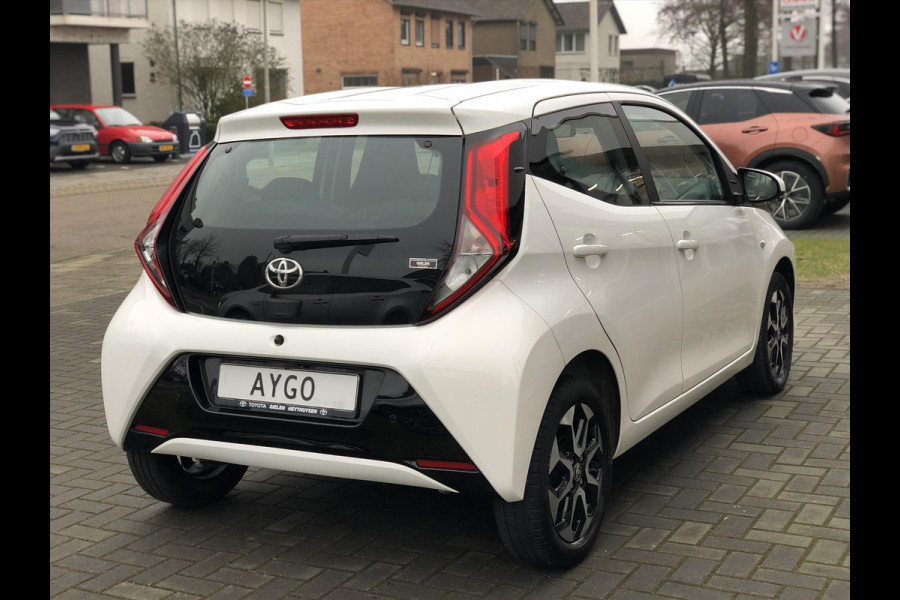 Toyota Aygo 1.0 VVT-i 72pk 5D x-joy | Apple CarPlay/Android Auto, Lichtmetalen velgen, Parkeersensoren, Safety Sense, Camera