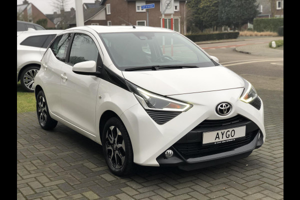 Toyota Aygo 1.0 VVT-i 72pk 5D x-joy | Apple CarPlay/Android Auto, Lichtmetalen velgen, Parkeersensoren, Safety Sense, Camera