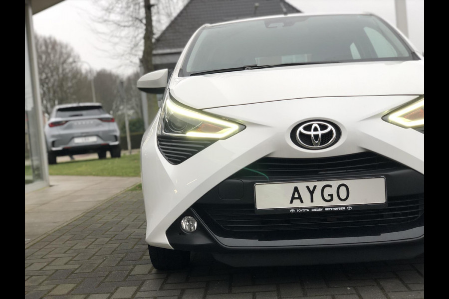 Toyota Aygo 1.0 VVT-i 72pk 5D x-joy | Apple CarPlay/Android Auto, Lichtmetalen velgen, Parkeersensoren, Safety Sense, Camera