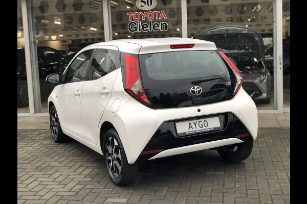 Toyota Aygo 1.0 VVT-i 72pk 5D x-joy | Apple CarPlay/Android Auto, Lichtmetalen velgen, Parkeersensoren, Safety Sense, Camera