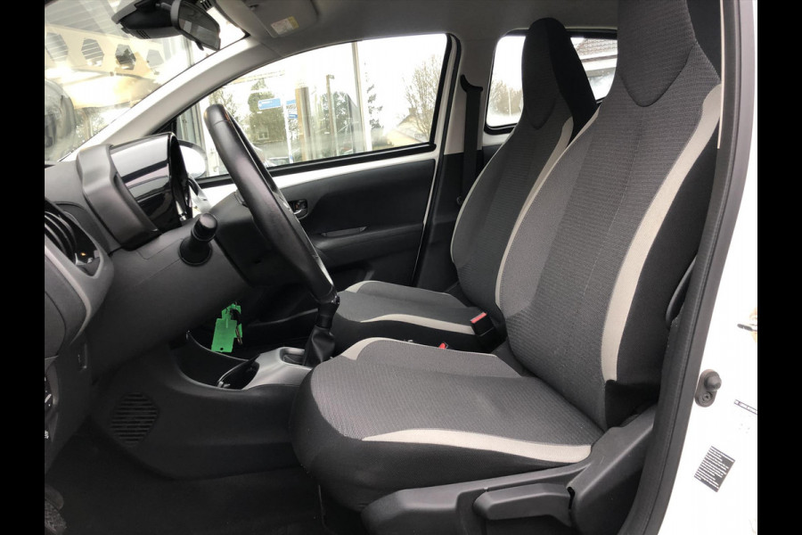 Toyota Aygo 1.0 VVT-i 72pk 5D x-joy | Apple CarPlay/Android Auto, Lichtmetalen velgen, Parkeersensoren, Safety Sense, Camera