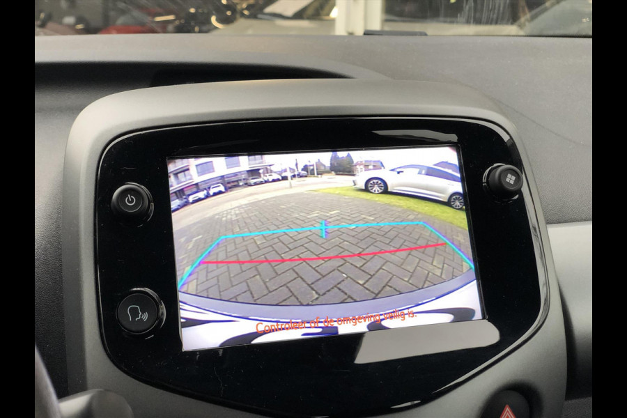 Toyota Aygo 1.0 VVT-i 72pk 5D x-joy | Apple CarPlay/Android Auto, Lichtmetalen velgen, Parkeersensoren, Safety Sense, Camera