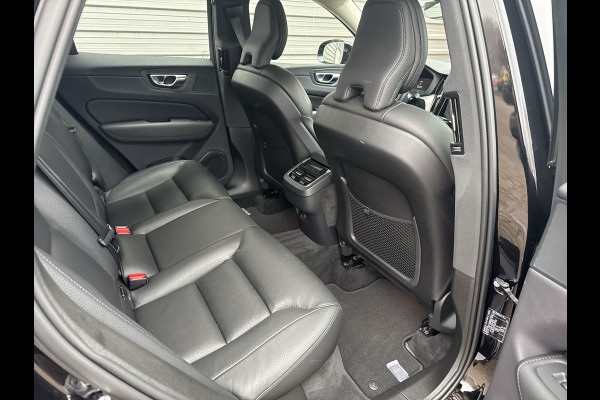 Volvo XC60 B4 Plus Dark / Elektrisch verstelbare voorstoelen / Lederen bekleding / Intellisafe Surround /