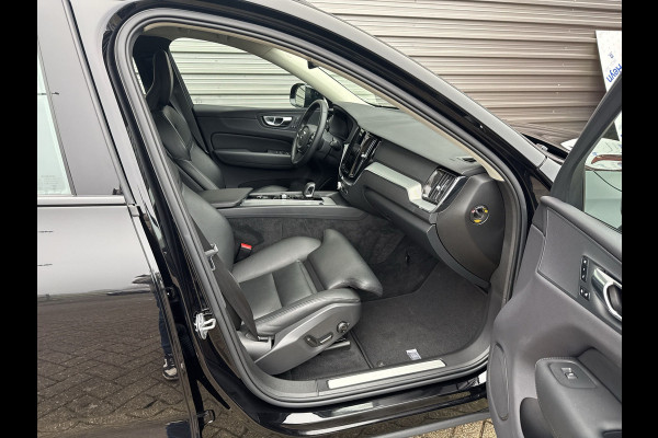 Volvo XC60 B4 Plus Dark / Elektrisch verstelbare voorstoelen / Lederen bekleding / Intellisafe Surround /