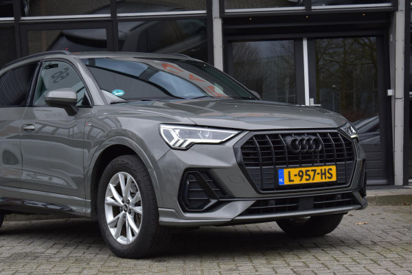 Audi Q3 45 TFSI e S edition 3x S line Lane Acc Keyless