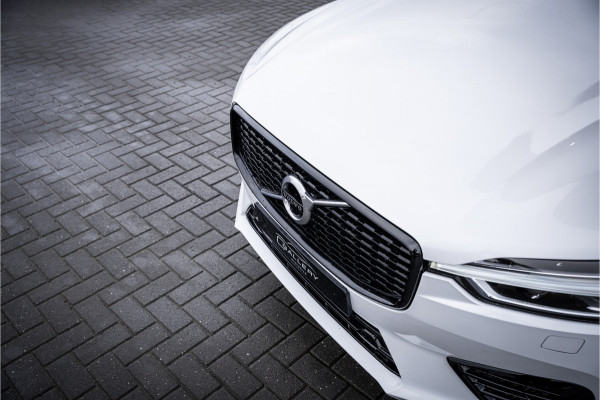 Volvo XC60 2.0 Recharge T6 AWD R-Design - Panorama | Luchtvering | Elek. trekhaak | Stoelkoeling