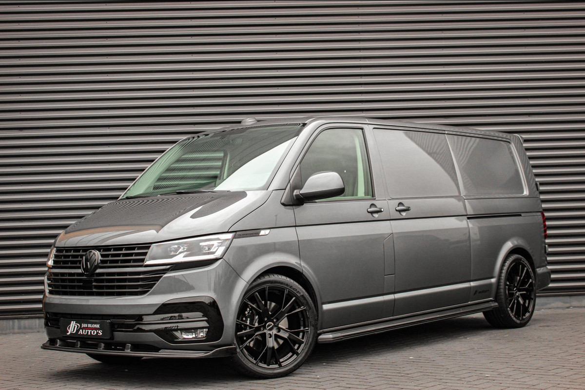 Volkswagen Transporter 2.0 TDI L2H1 204PK FULL BLACK / JB- EDITION / LEDEREN BEKLEDING / VERLAGINGSVEREN / APPLE CARPLAY / SPOILER