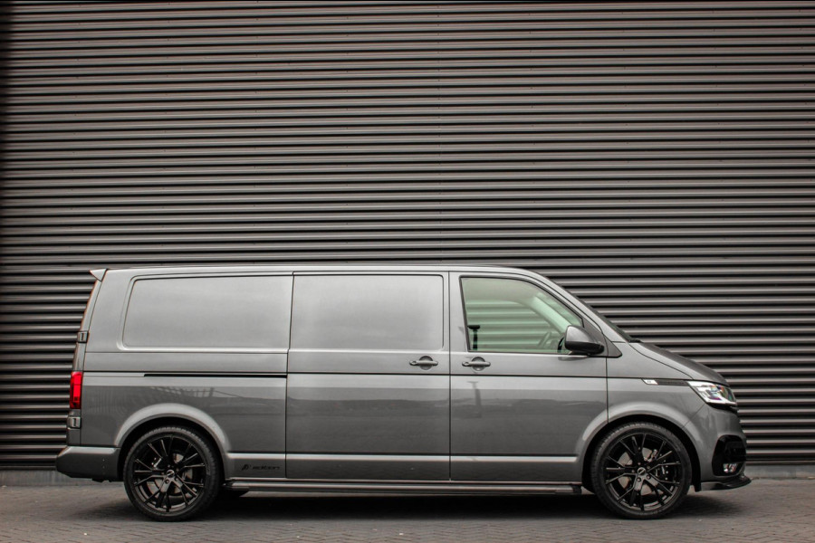 Volkswagen Transporter 2.0 TDI L2H1 204PK FULL BLACK / JB- EDITION / LEDEREN BEKLEDING / VERLAGINGSVEREN / APPLE CARPLAY / SPOILER