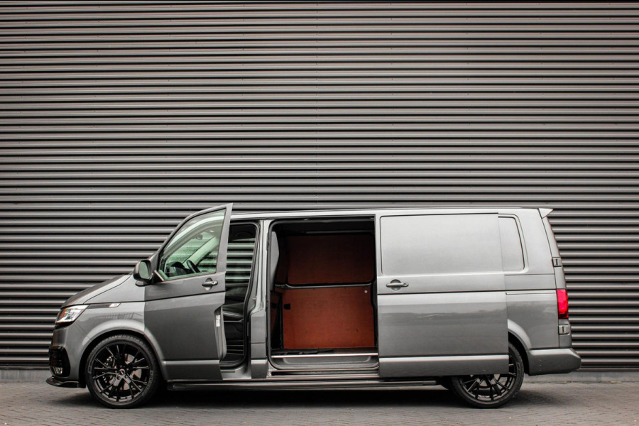 Volkswagen Transporter 2.0 TDI L2H1 204PK FULL BLACK / JB- EDITION / LEDEREN BEKLEDING / VERLAGINGSVEREN / APPLE CARPLAY / SPOILER