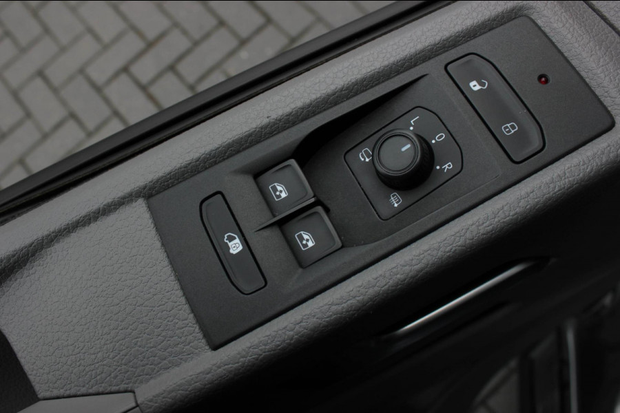 Volkswagen Transporter 2.0 TDI L2H1 204PK FULL BLACK / JB- EDITION / LEDEREN BEKLEDING / VERLAGINGSVEREN / APPLE CARPLAY / SPOILER