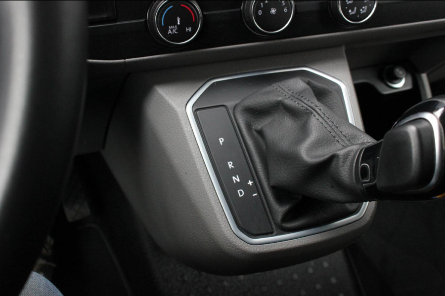 Volkswagen Transporter 2.0 TDI L2H1 204PK FULL BLACK / JB- EDITION / LEDEREN BEKLEDING / VERLAGINGSVEREN / APPLE CARPLAY / SPOILER