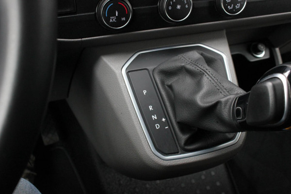 Volkswagen Transporter 2.0 TDI L2H1 204PK FULL BLACK / JB- EDITION / LEDEREN BEKLEDING / VERLAGINGSVEREN / APPLE CARPLAY / SPOILER