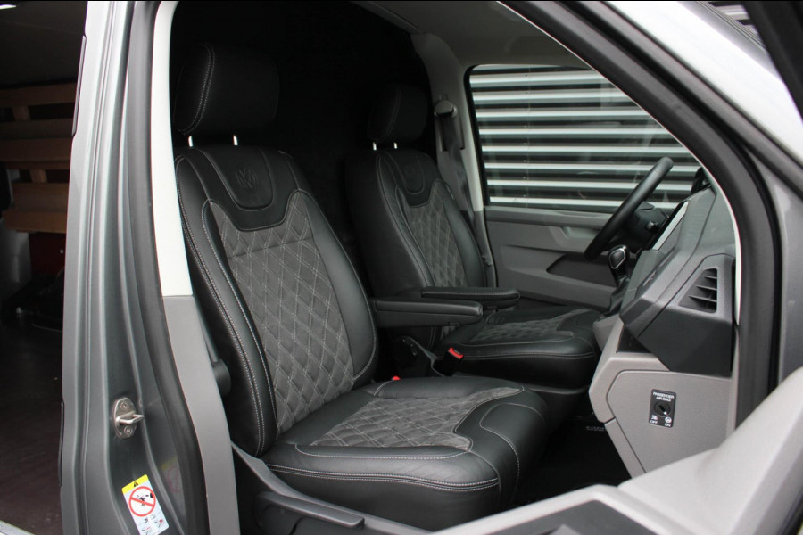 Volkswagen Transporter 2.0 TDI L2H1 204PK FULL BLACK / JB- EDITION / LEDEREN BEKLEDING / VERLAGINGSVEREN / APPLE CARPLAY / SPOILER